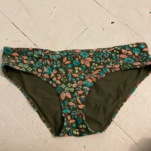 Bathing suit bottoms size large